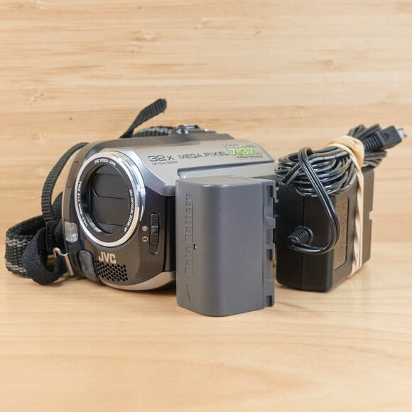 JVC GZ-MG150 Hybrid Camcorder / 30GB HDD + SD Card Slot / Tested & Working - Picture 2 of 9